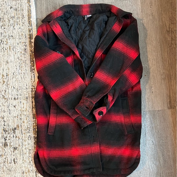 H&M divided buffalo plaid shacket - Picture 3 of 6